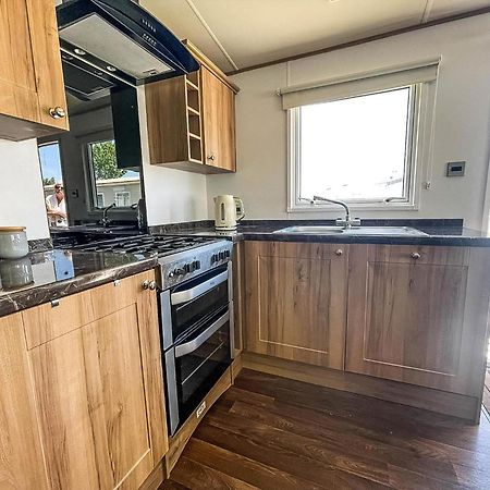 סאקסמונדהם Beautiful Caravan With Decking At Carlton Meres Holiday Park, Suffolk Ref 60022M מראה חיצוני תמונה